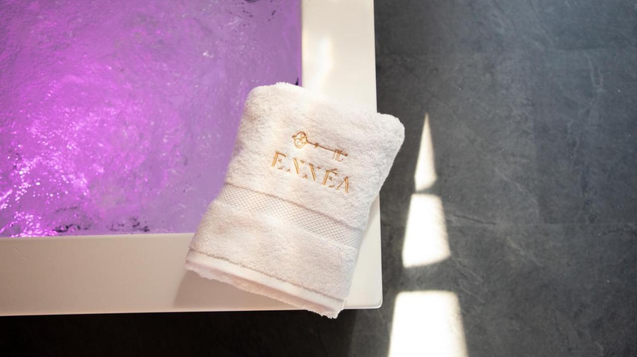 Ennea - Jacuzzi & Luxury Suites (Adults Only) ペルピニャン エクステリア 写真